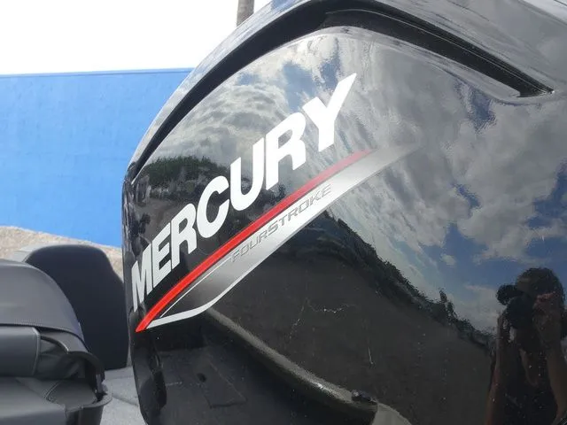 Slide: The Image of Tracker Pro Team 175 2026 - 11