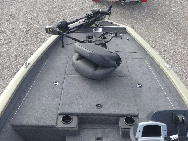 Slide: The Image of Tracker Pro Team 175 2026 - 13