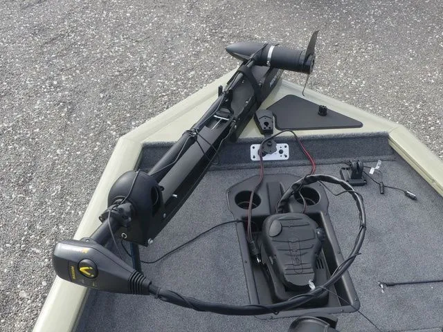 Slide: The Image of Tracker Pro Team 175 2026 - 14