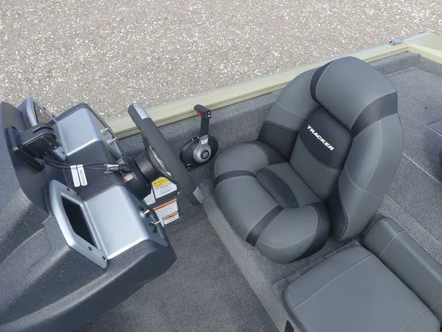 Slide: The Image of Tracker Pro Team 175 2026 - 16