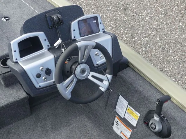 Slide: The Image of Tracker Pro Team 175 2026 - 17