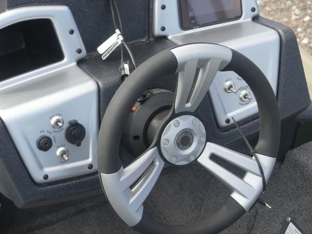 Slide: The Image of Tracker Pro Team 175 2026 - 20