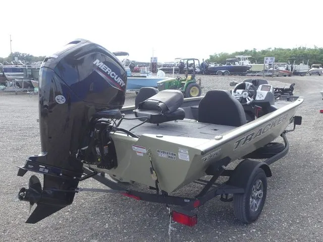 Slide: The Image of Tracker Pro Team 175 2026 - 4