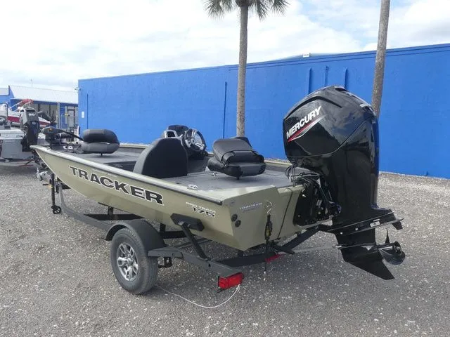 Slide: The Image of Tracker Pro Team 175 2026 - 6