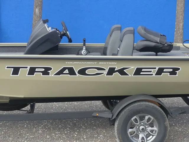 Slide: The Image of Tracker Pro Team 175 2026 - 8