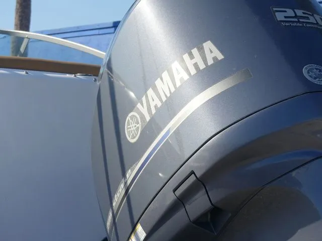 Slide: The Image of Hurricane SunDeck 2400 OB 2014 - 10