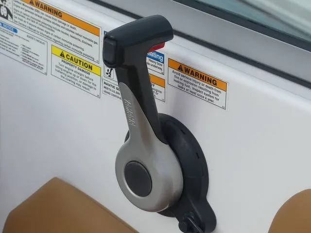 Slide: The Image of Hurricane SunDeck 2400 OB 2014 - 17