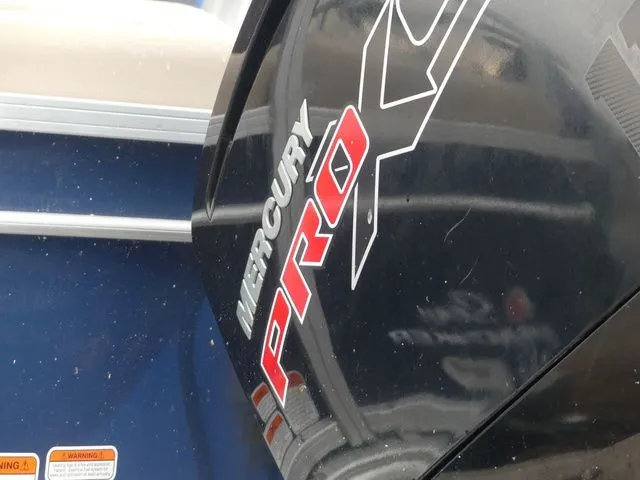 Slide: The Image of Sun Tracker SportFish 22 DLX 2019 - 10