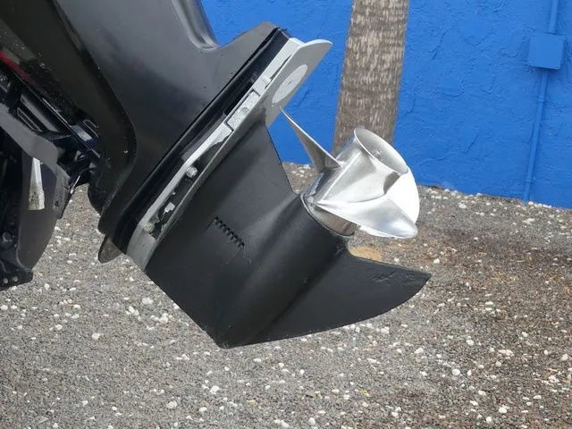 Slide: The Image of Sun Tracker SportFish 22 DLX 2019 - 11