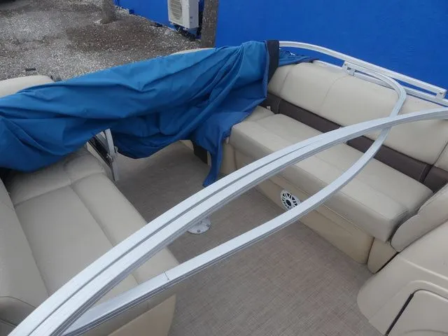 Slide: The Image of Sun Tracker SportFish 22 DLX 2019 - 16