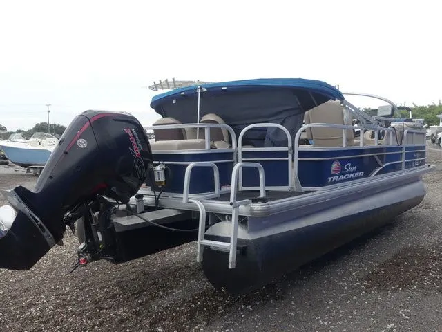 Slide: The Image of Sun Tracker SportFish 22 DLX 2019 - 4