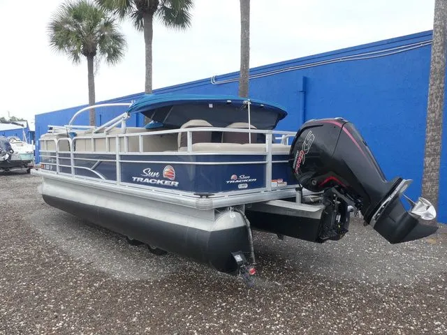 Slide: The Image of Sun Tracker SportFish 22 DLX 2019 - 6