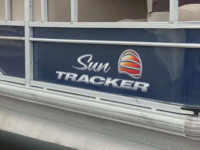 Slide: The Image of Sun Tracker SportFish 22 DLX 2019 - 7