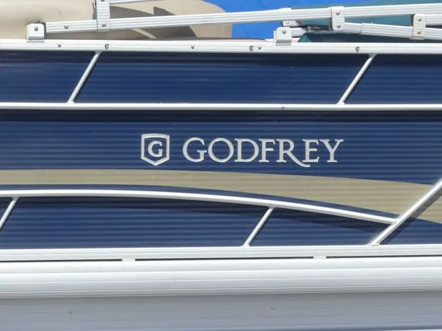 Slide: The Image of Godfrey SW 2086 BF 2020 - 8