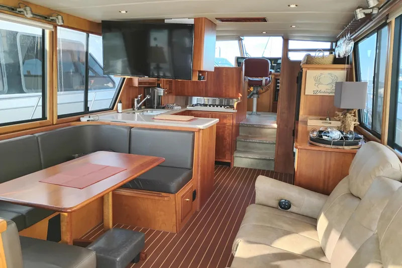 Slide: The Image of Interior of 2002 Canoe Cove 50 Pilothouse Motor Yacht with modern amenities. - 15