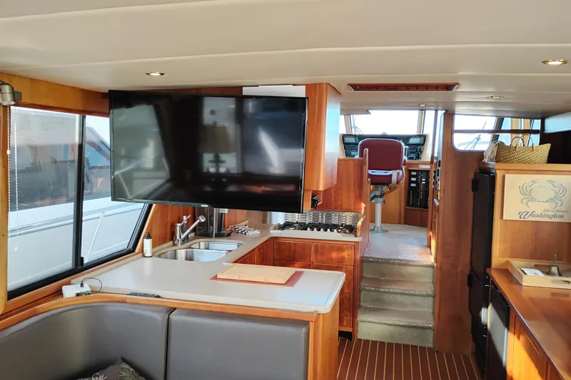 Slide: The Image of Luxurious interior of 2002 Canoe Cove 50 Pilothouse Motor Yacht with modern amenities. - 21