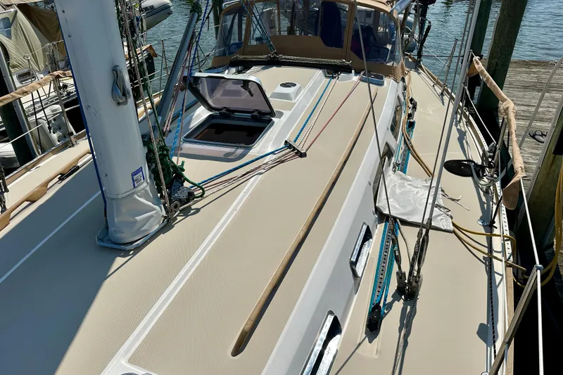 Slide: The Image of 2002 Sabre 402 sailboat deck with open hatch and rigging at dock. - 11
