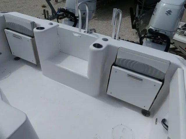 Slide: The Image of Twin Vee 280 GFX2 CC 2026 - 10