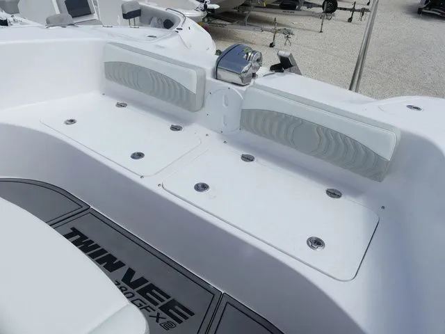 Slide: The Image of Twin Vee 280 GFX2 CC 2026 - 19