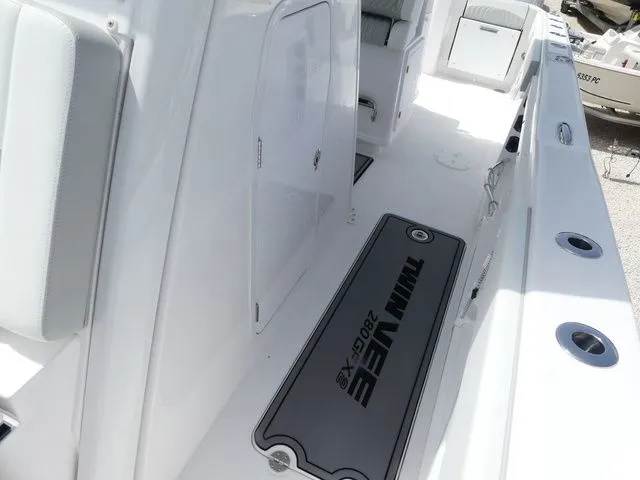 Slide: The Image of Twin Vee 280 GFX2 CC 2026 - 24