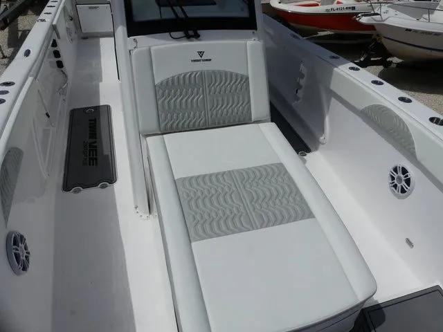 Slide: The Image of Twin Vee 280 GFX2 CC 2026 - 20