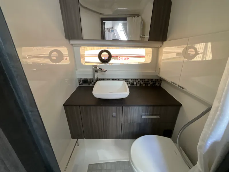 Slide: The Image of Sea Ray SLX 400 Outboard 2026 - 19