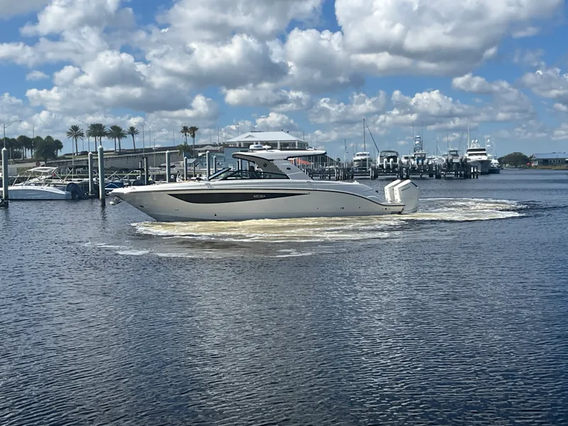 Slide: The Image of Sea Ray SLX 400 Outboard 2026 - 2