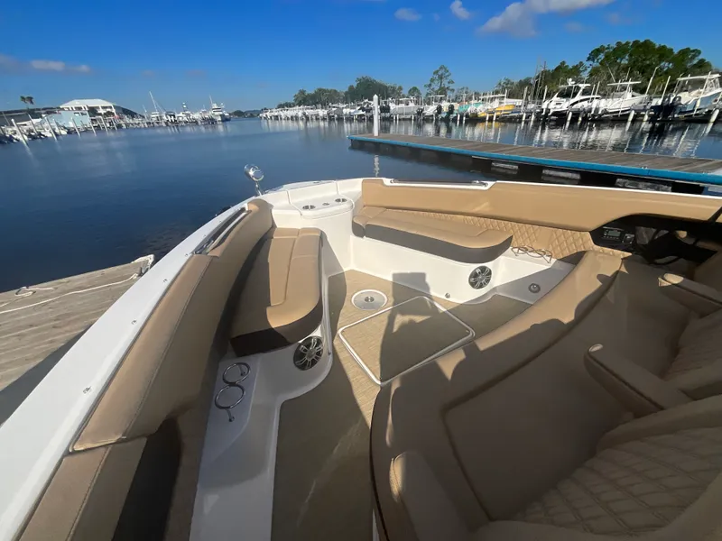 Slide: The Image of Sea Ray SLX 400 Outboard 2026 - 22