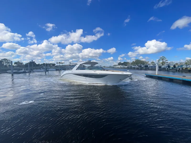 Slide: The Image of Sea Ray SLX 400 Outboard 2026 - 25