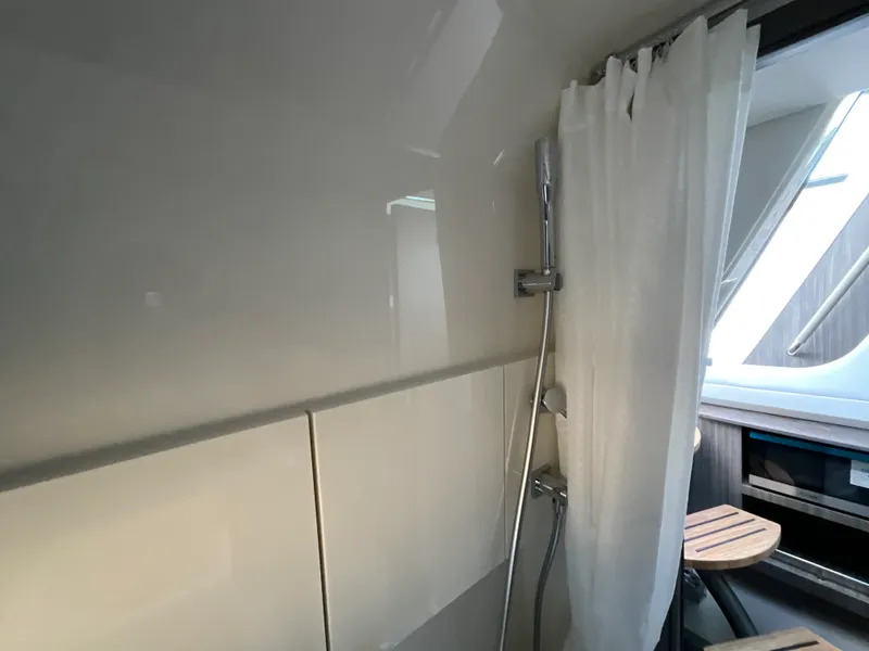 Slide: The Image of Sea Ray SLX 400 Outboard 2026 - 26