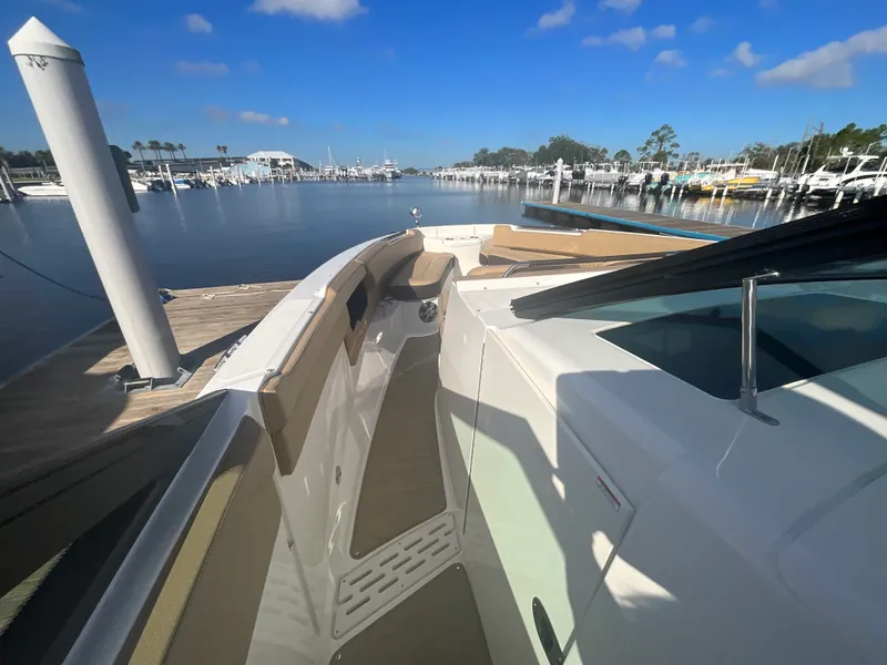 Slide: The Image of Sea Ray SLX 400 Outboard 2026 - 27