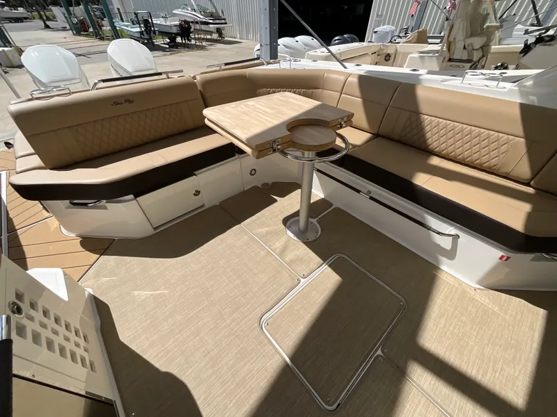 Slide: The Image of Sea Ray SLX 400 Outboard 2026 - 29