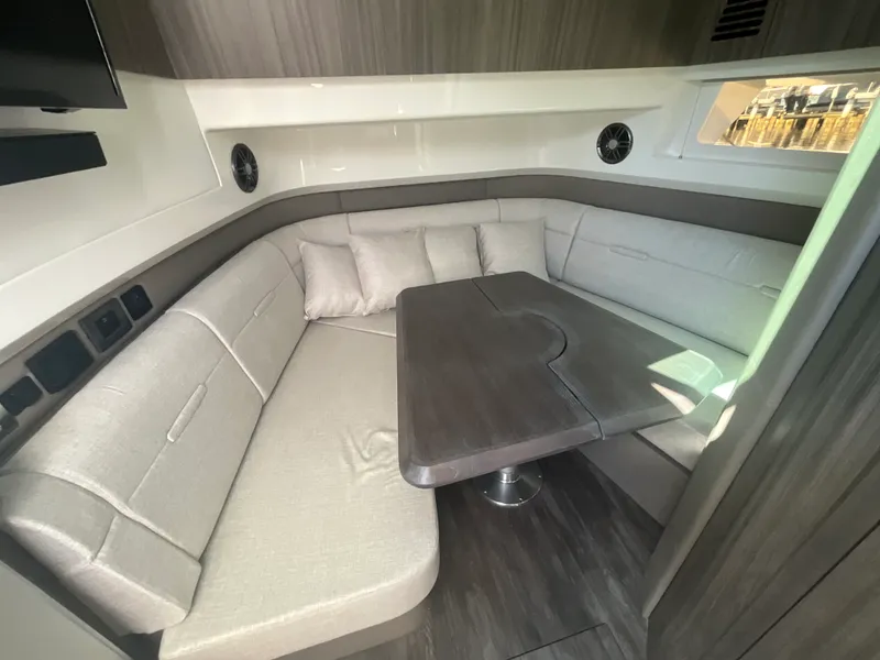 Slide: The Image of Sea Ray SLX 400 Outboard 2026 - 31