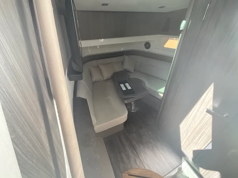 Slide: The Image of Sea Ray SLX 400 Outboard 2026 - 33