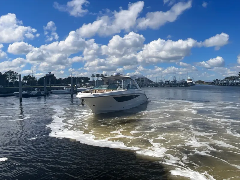 Slide: The Image of Sea Ray SLX 400 Outboard 2026 - 37