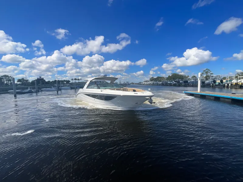 Slide: The Image of Sea Ray SLX 400 Outboard 2026 - 38