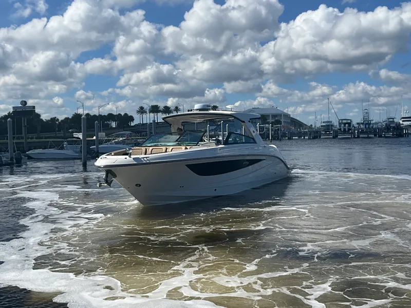 Slide: The Image of Sea Ray SLX 400 Outboard 2026 - 39