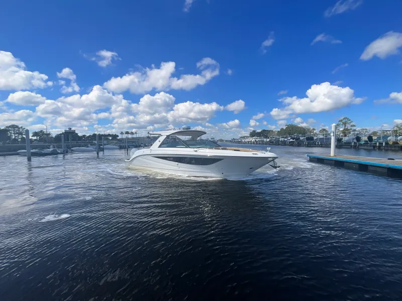 Slide: The Image of Sea Ray SLX 400 Outboard 2026 - 40