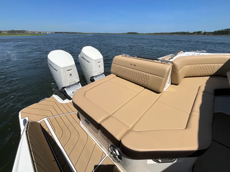 Slide: The Image of Sea Ray SLX 400 Outboard 2026 - 42