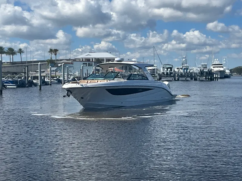 Slide: The Image of Sea Ray SLX 400 Outboard 2026 - 6