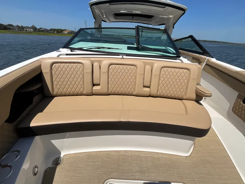 Slide: The Image of Sea Ray SLX 400 Outboard 2026 - 48