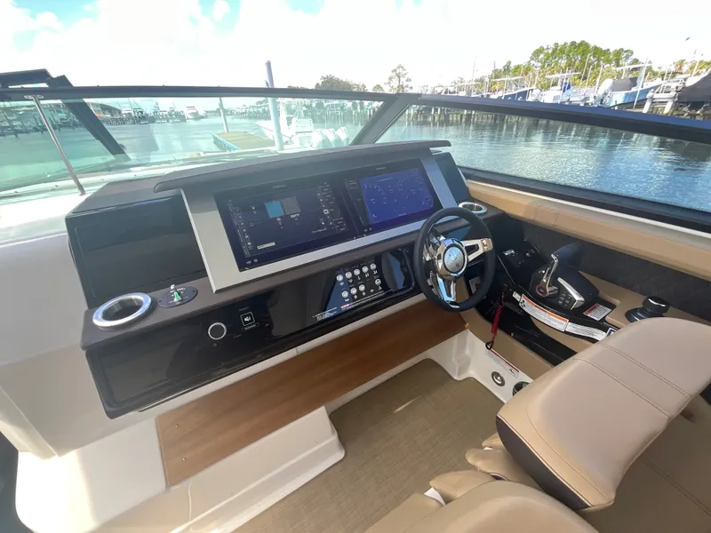 Slide: The Image of Sea Ray SLX 400 Outboard 2026 - 7