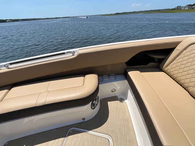 Slide: The Image of Sea Ray SLX 400 Outboard 2026 - 44