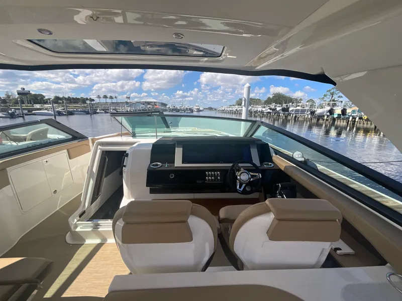 Slide: The Image of Sea Ray SLX 400 Outboard 2026 - 8