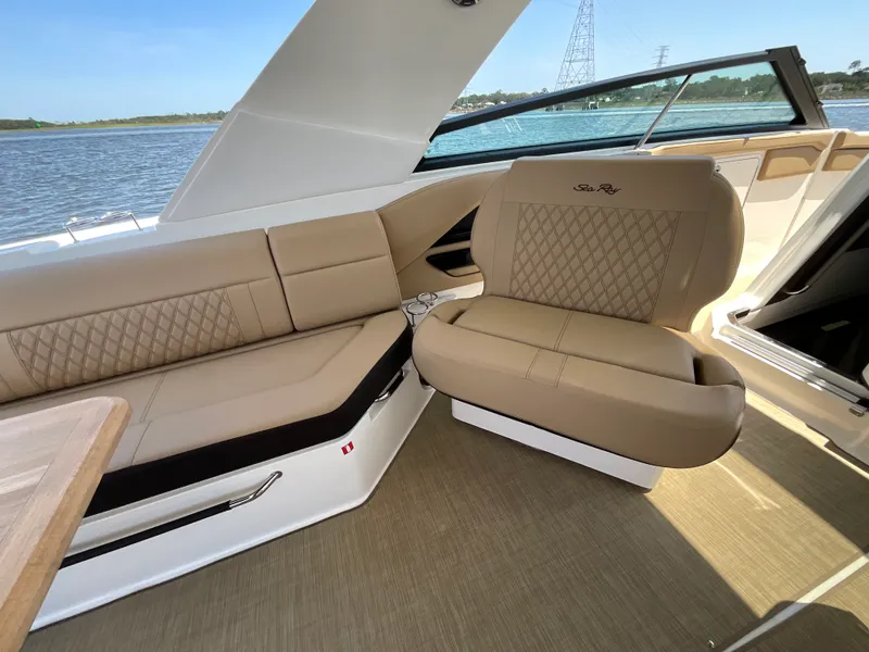 Slide: The Image of Sea Ray SLX 400 Outboard 2026 - 53