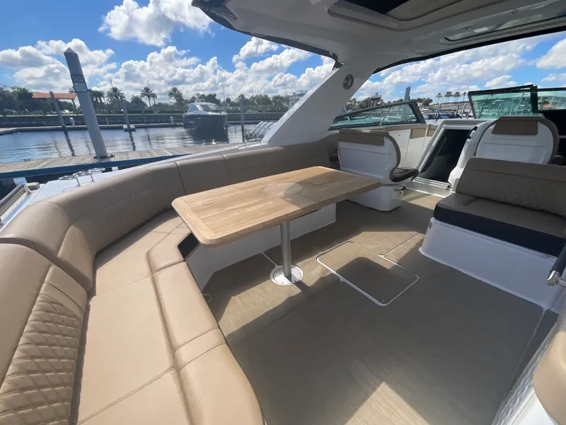 Slide: The Image of Sea Ray SLX 400 Outboard 2026 - 9