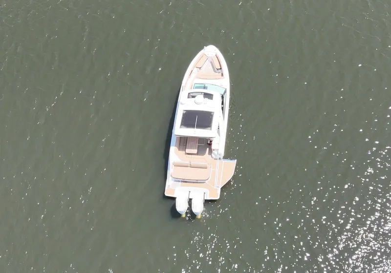 Slide: The Image of Sea Ray SLX 400 Outboard 2026 - 41