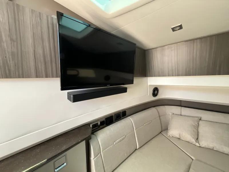 Slide: The Image of Sea Ray SLX 400 Outboard 2026 - 46