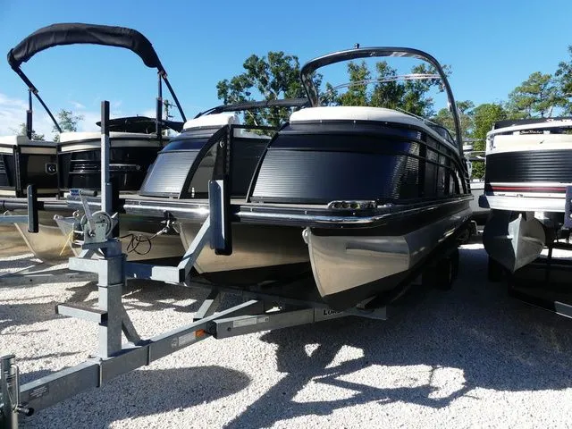 Slide: The Image of Bennington 2572 QCW Windscreen 2016 - 2