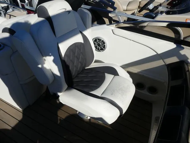 Slide: The Image of Bennington 2572 QCW Windscreen 2016 - 7